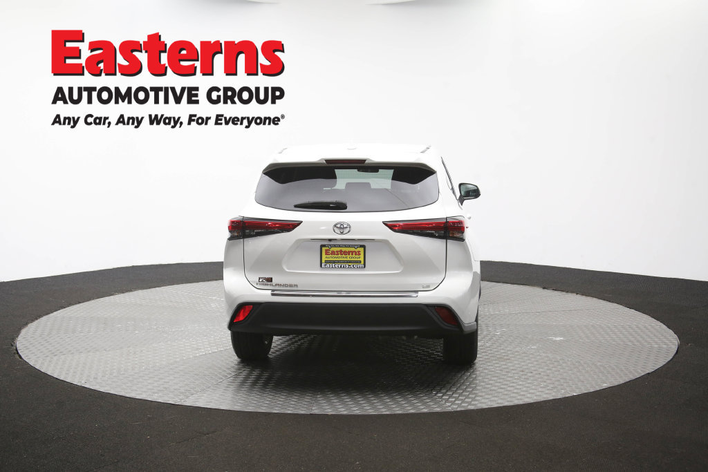 Used 2020 Toyota Highlander LE FWD image 40