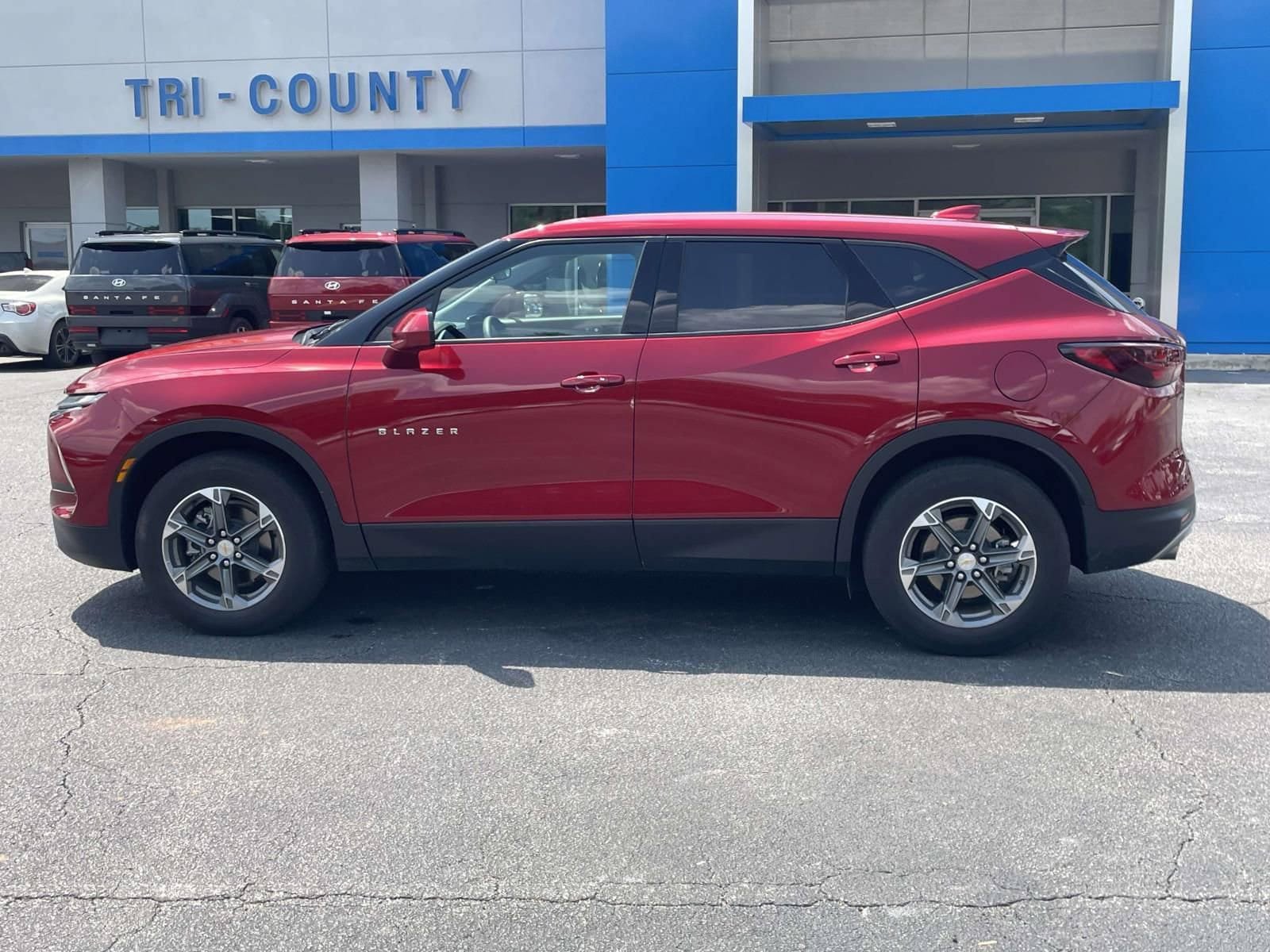 Used 2025 Chevrolet Blazer LT FWD image 6