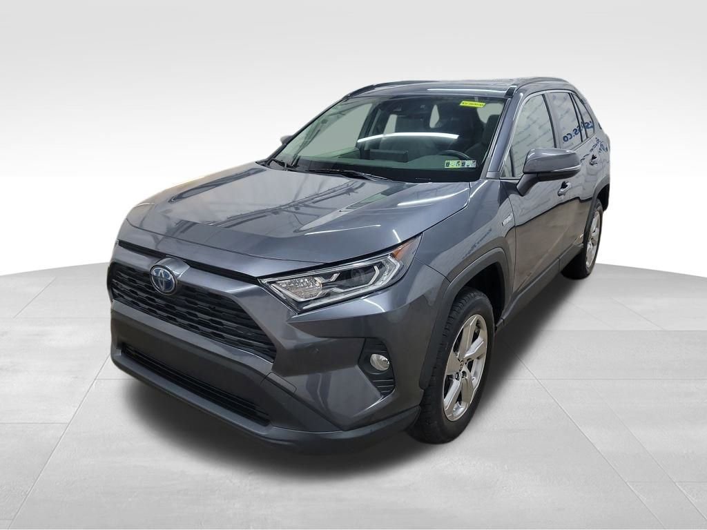 Used 2021 Toyota RAV4 XLE Premium image 3