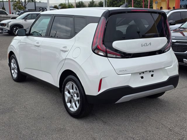 Certified 2025 Kia Soul LX w/ LX Technology Package FWD image 10
