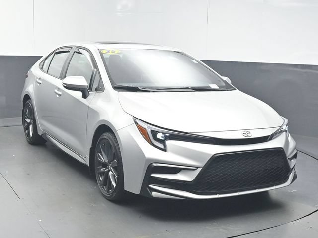 Used 2025 Toyota Corolla XSE FWD image 2