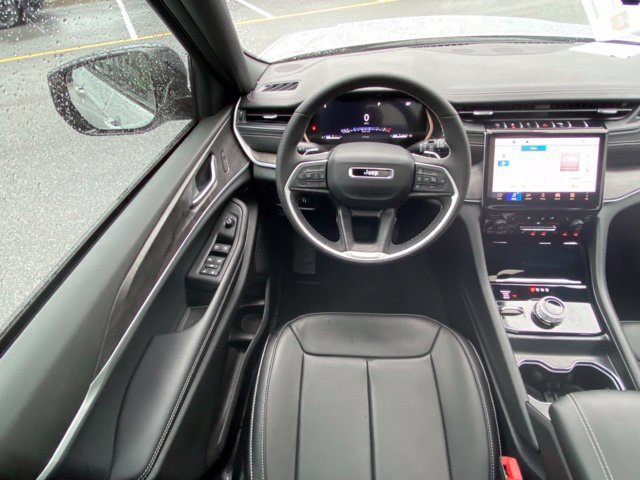 Used 2025 Jeep Grand Cherokee L Limited w/ Luxury Tech Group II AWD/4WD image 29