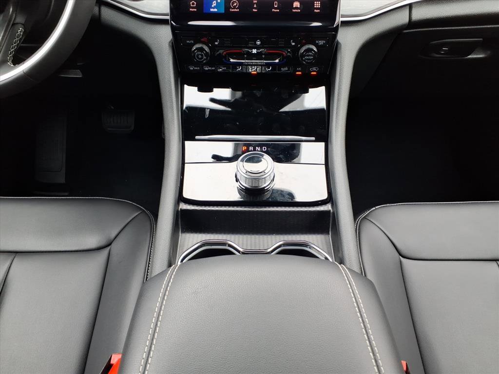 Used 2025 Jeep Grand Cherokee Limited image 18