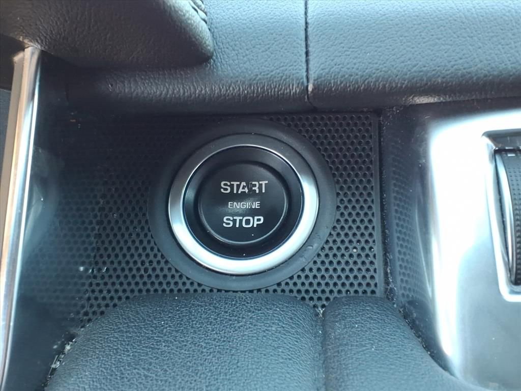 Used 2020 Land Rover Range Rover Sport SE image 13