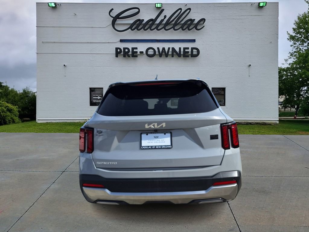 Used 2025 Kia Sorento S image 4