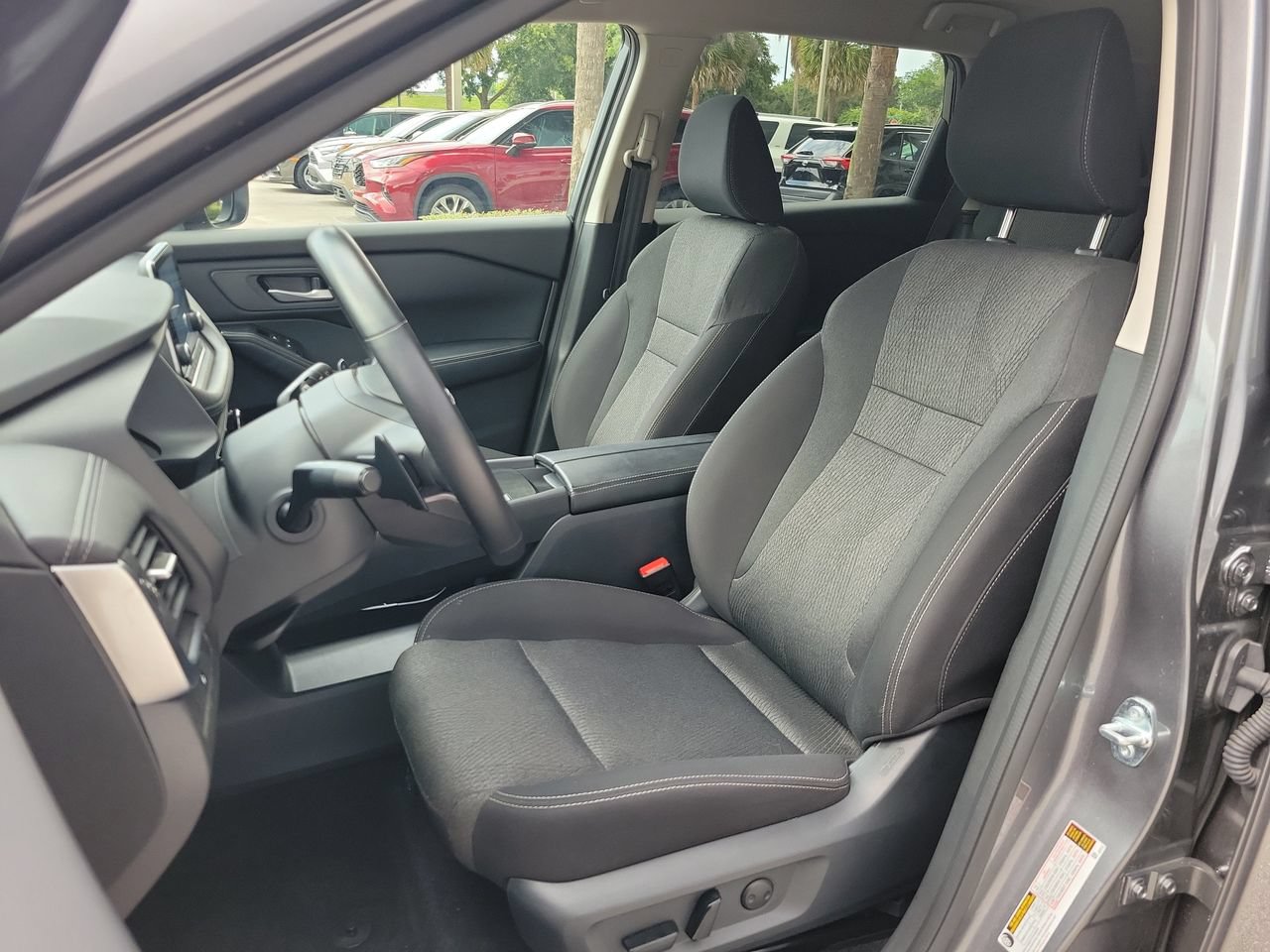 Used 2025 Nissan Rogue SV FWD image 16