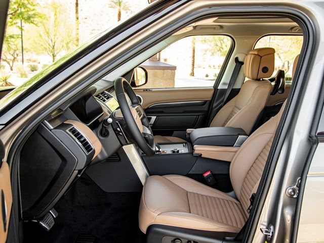 New 2025 Land Rover Discovery Metropolitan Edition AWD/4WD image 14