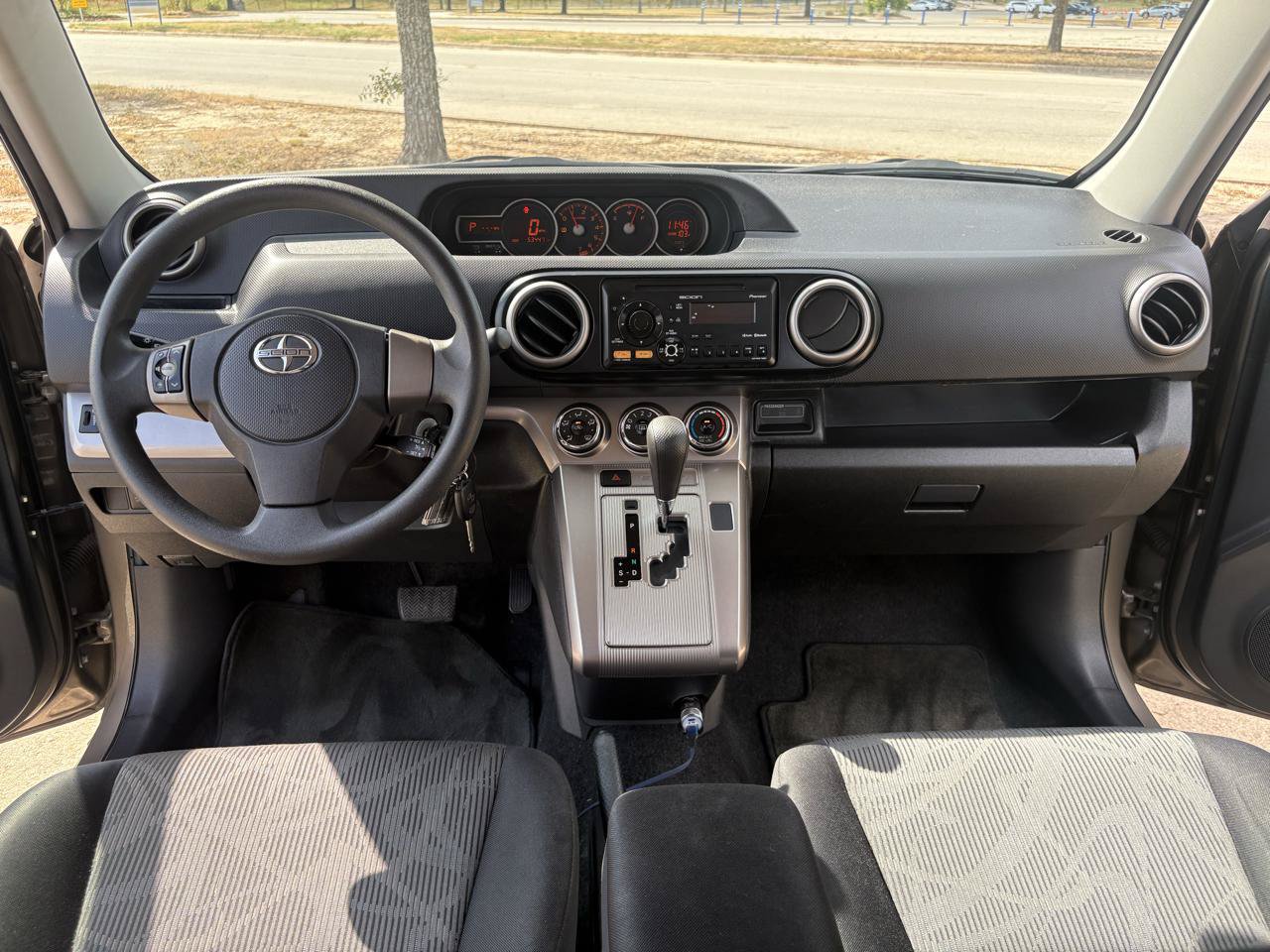 Used 2013 Scion xB FWD image 37