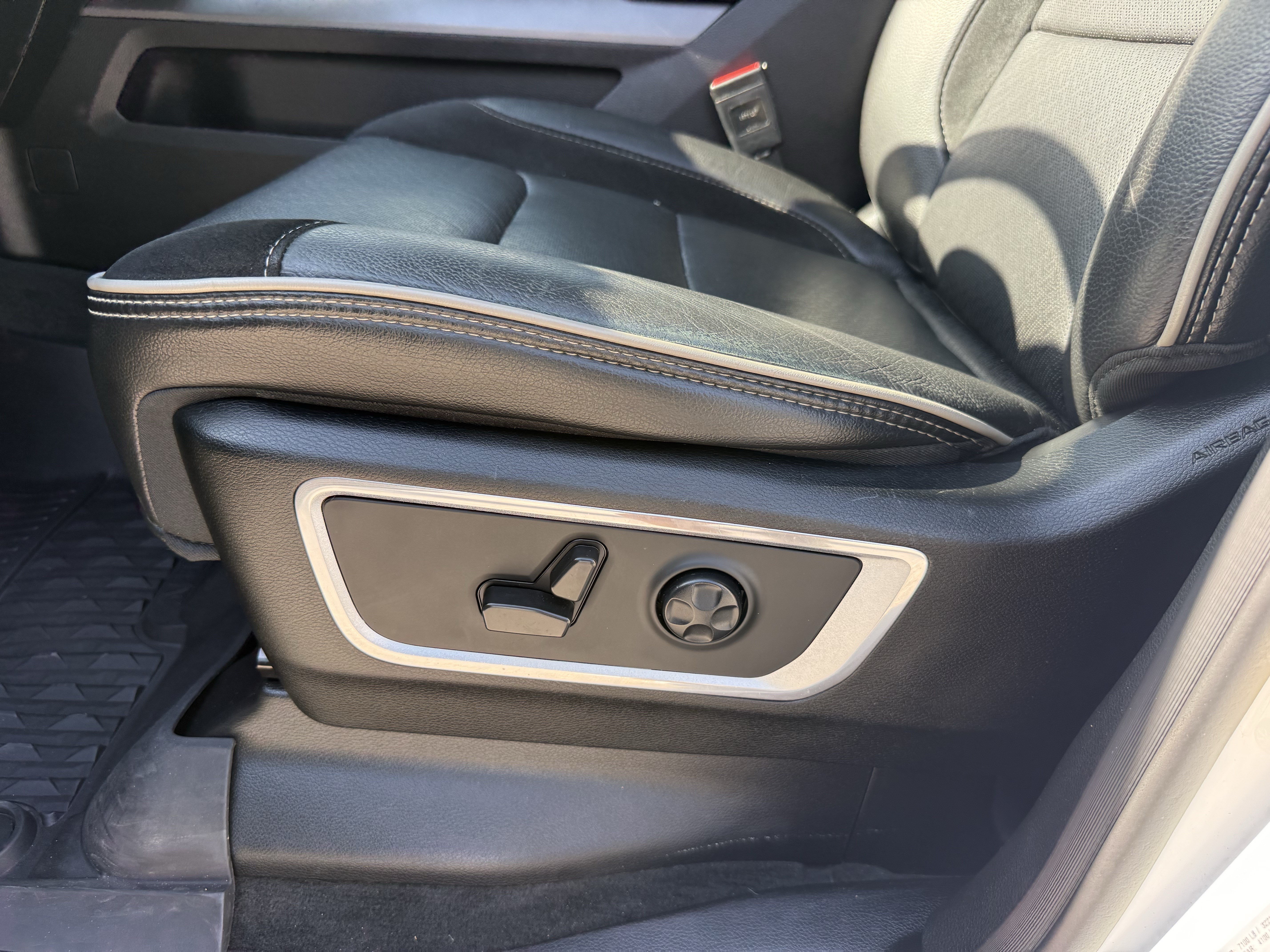 Used 2021 RAM 1500 Laramie w/ Sport Appearance Package AWD/4WD image 29