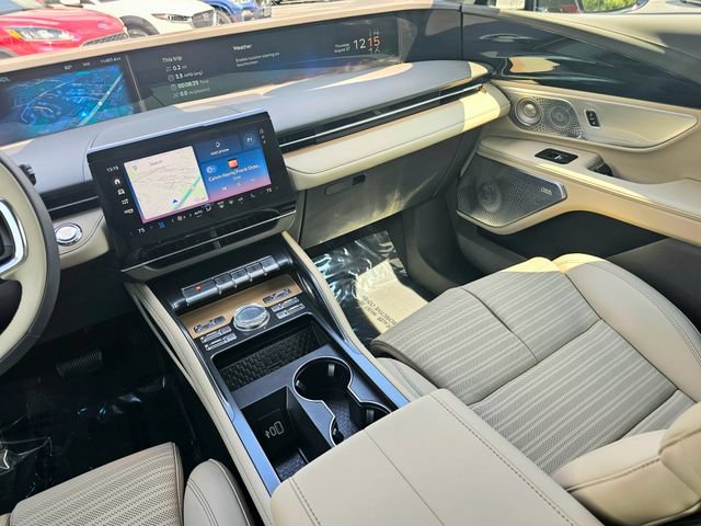 Used 2025 Lincoln Nautilus Reserve AWD/4WD image 35