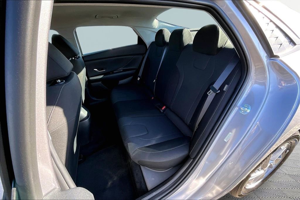 Used 2024 Hyundai Elantra SE image 26