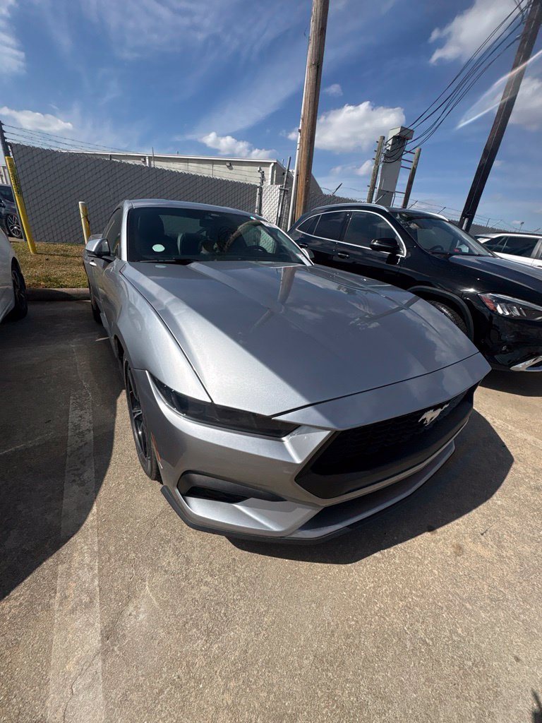 Used 2025 Ford Mustang Premium RWD image 2