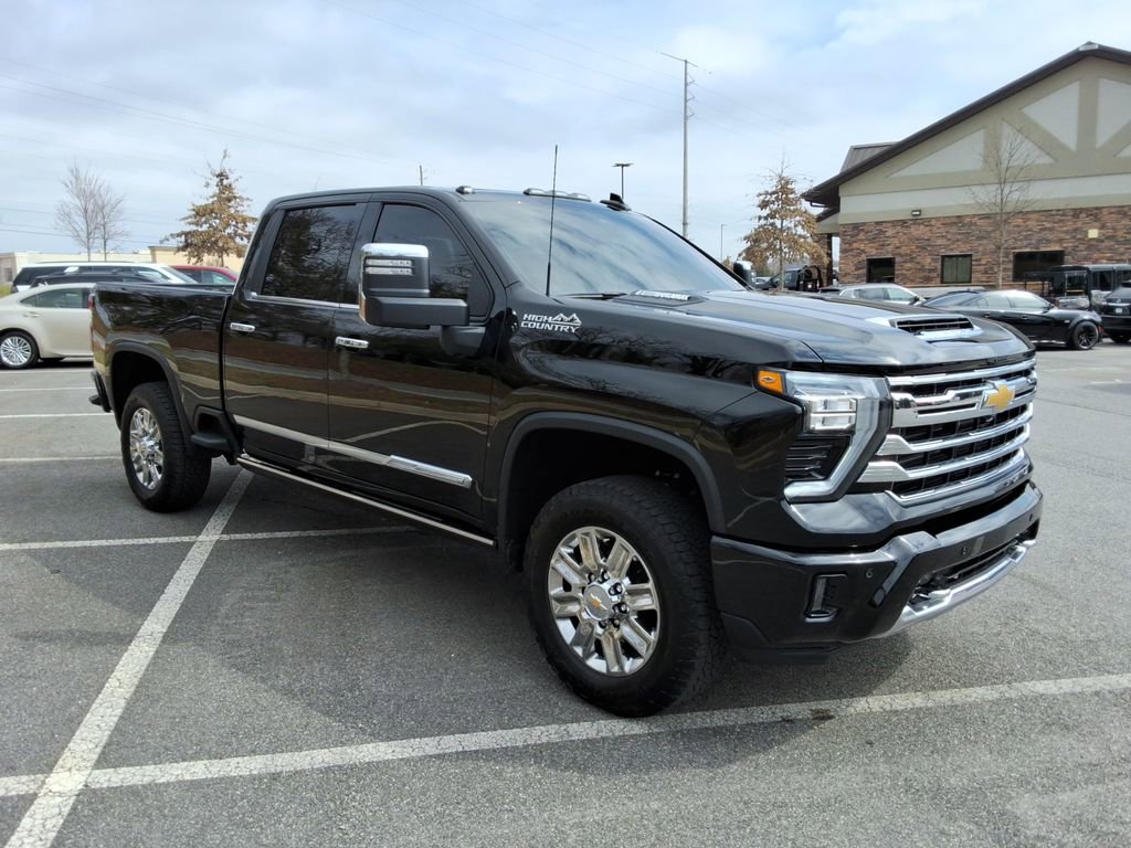 Certified 2026 Chevrolet Silverado 2500 High Country w/ High Country Premium Package AWD/4WD image 3