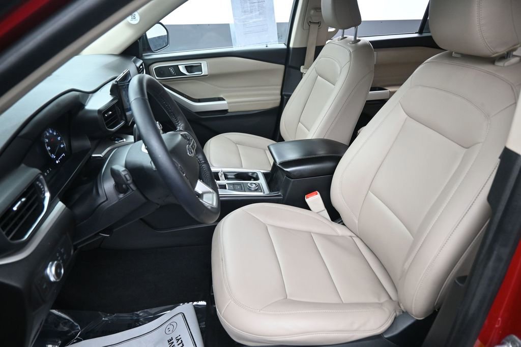 Used 2022 Ford Explorer XLT w/ Equipment Group 202A AWD/4WD image 25