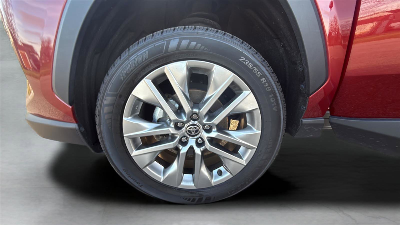 Used 2021 Toyota RAV4 XLE Premium image 30