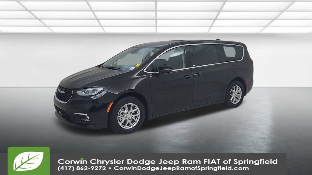 Certified 2024 Chrysler Pacifica Touring-L image 7