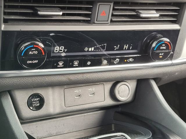 Used 2024 Nissan Rogue SV image 25