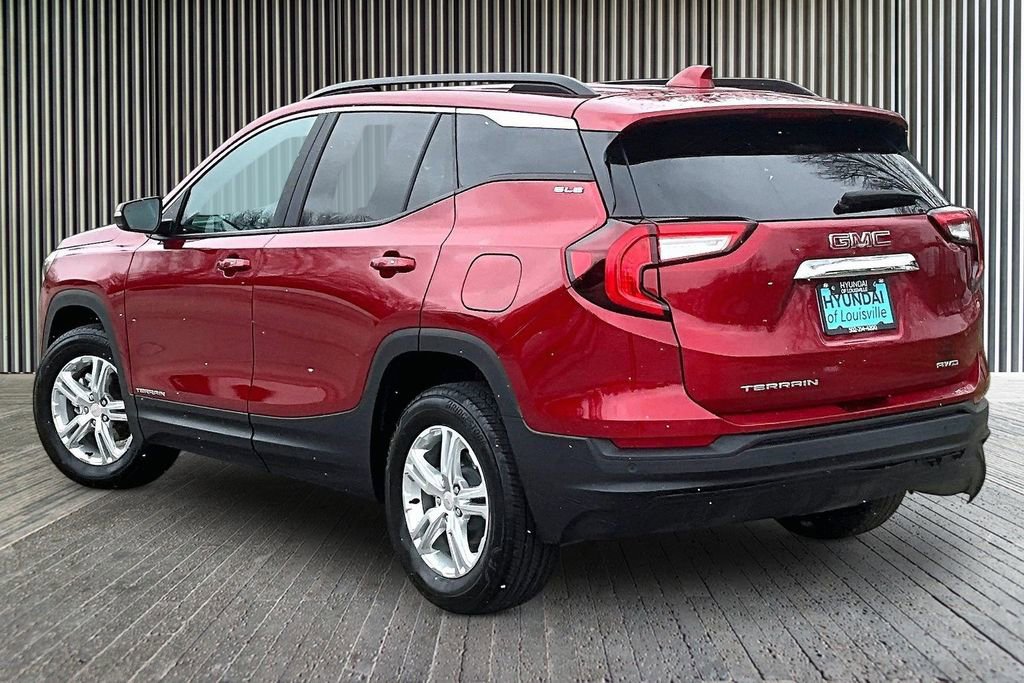 Used 2024 GMC Terrain SLE w/ Driver Convenience Package image 3