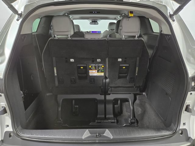 Used 2025 Toyota Sienna XLE FWD image 28