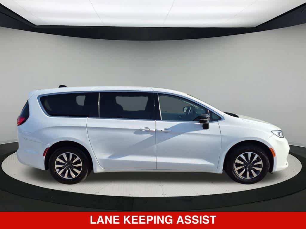 Used 2024 Chrysler Pacifica Limited FWD image 7