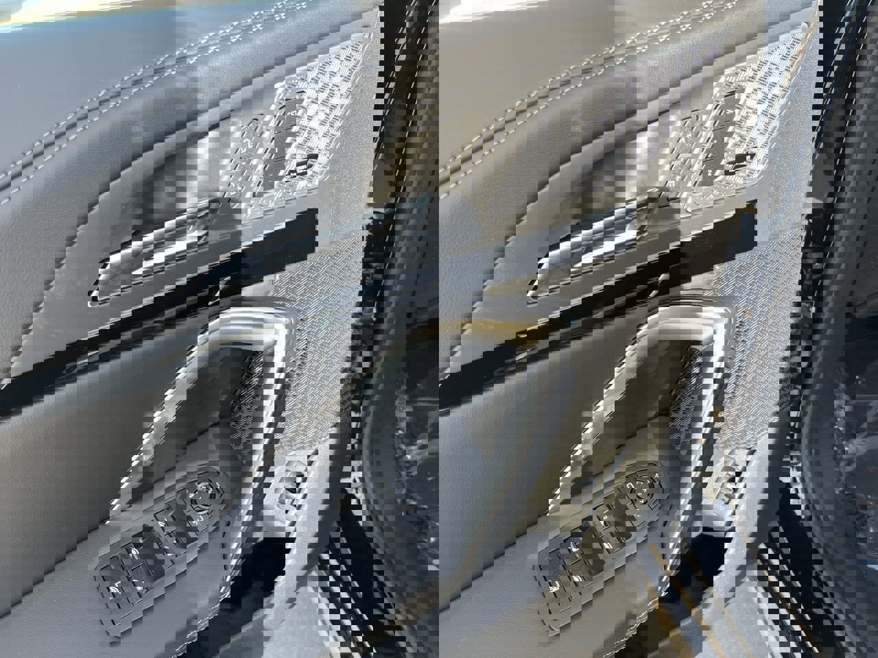 Used 2025 BMW X1 xDrive28i w/ Technology Package image 19