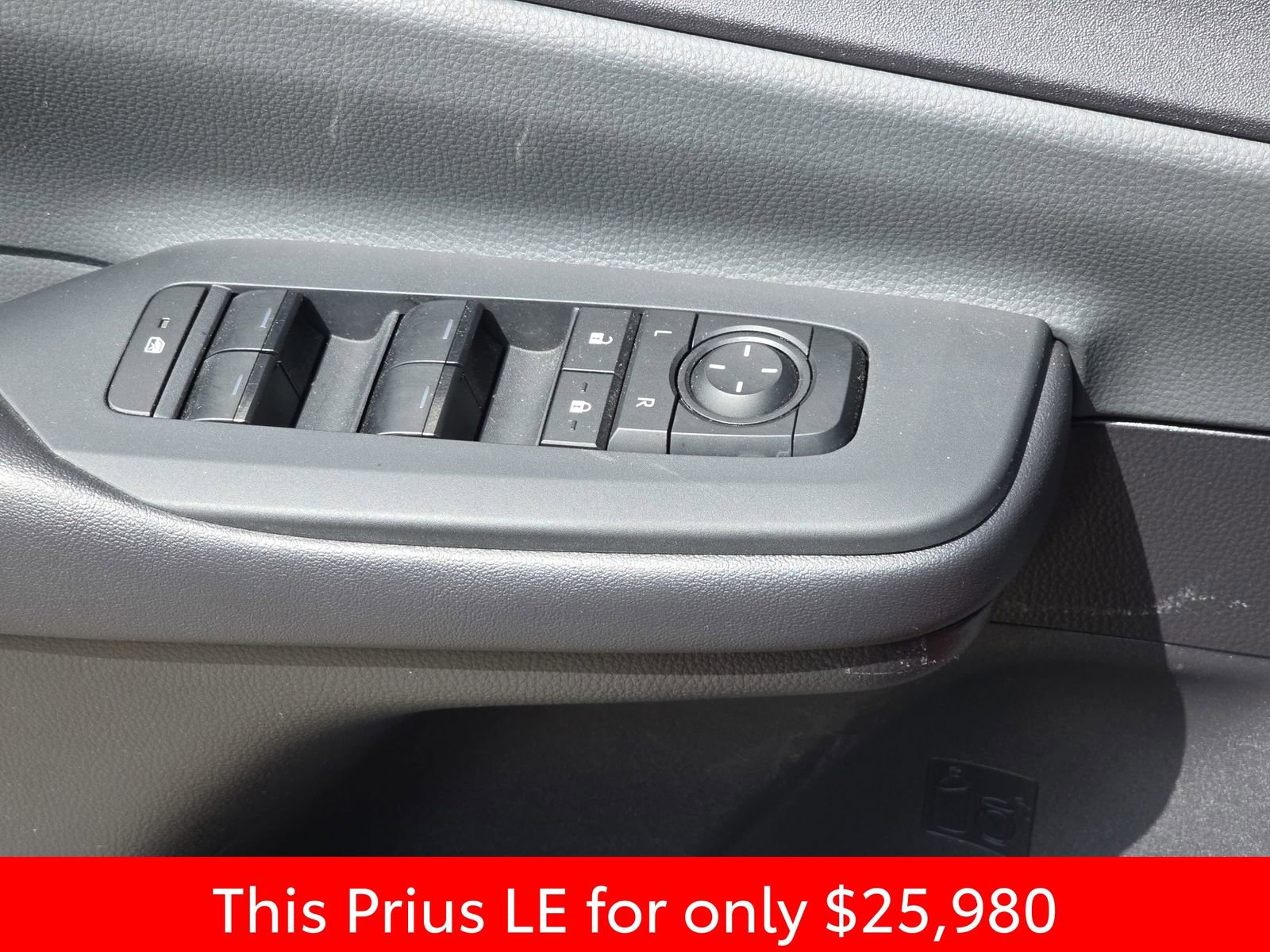 Used 2024 Toyota Prius LE FWD image 33