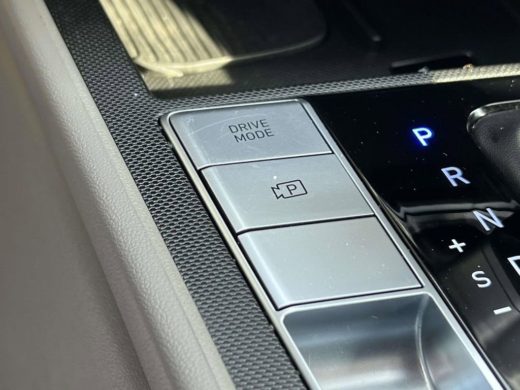 Used 2024 Hyundai Elantra SEL w/ Convenience Package image 37