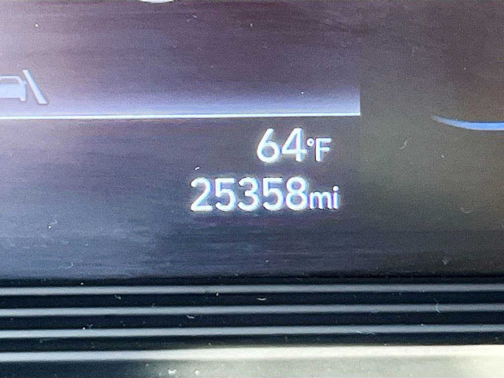 Used 2023 Hyundai Venue Limited w/ Cargo Package image 12