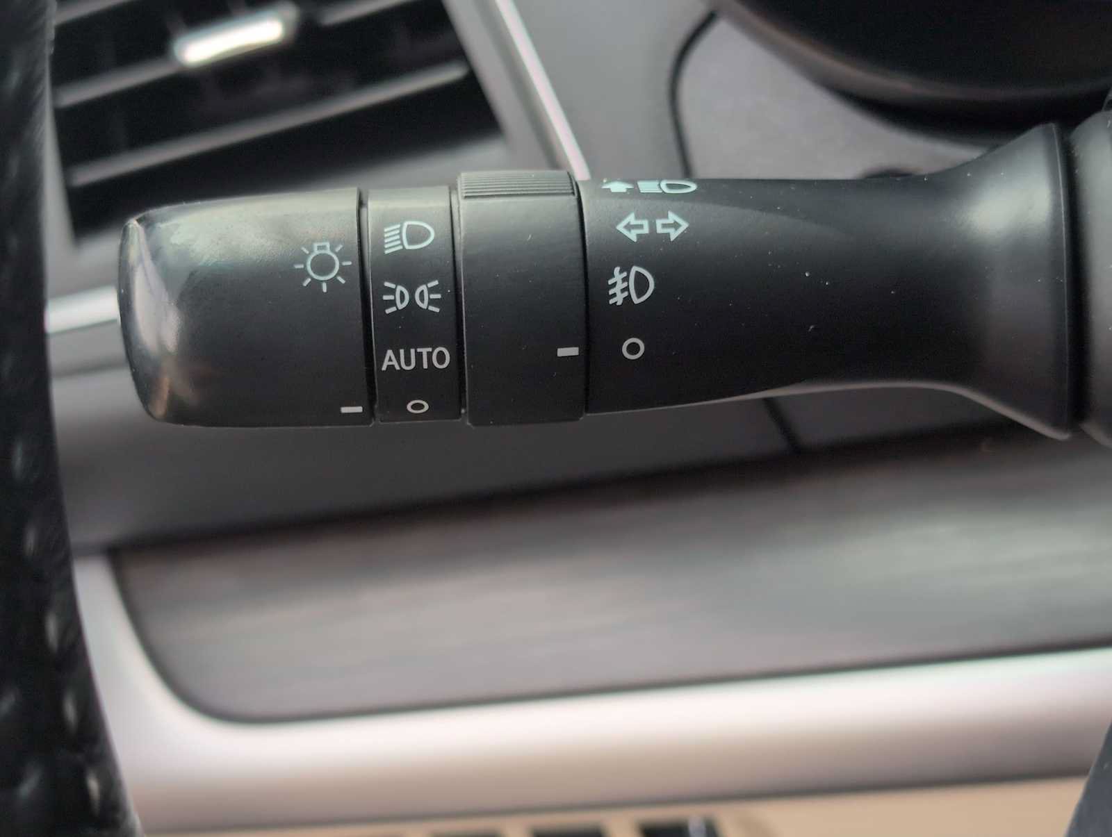 Used 2015 Subaru Legacy 2.5i Limited AWD/4WD image 24