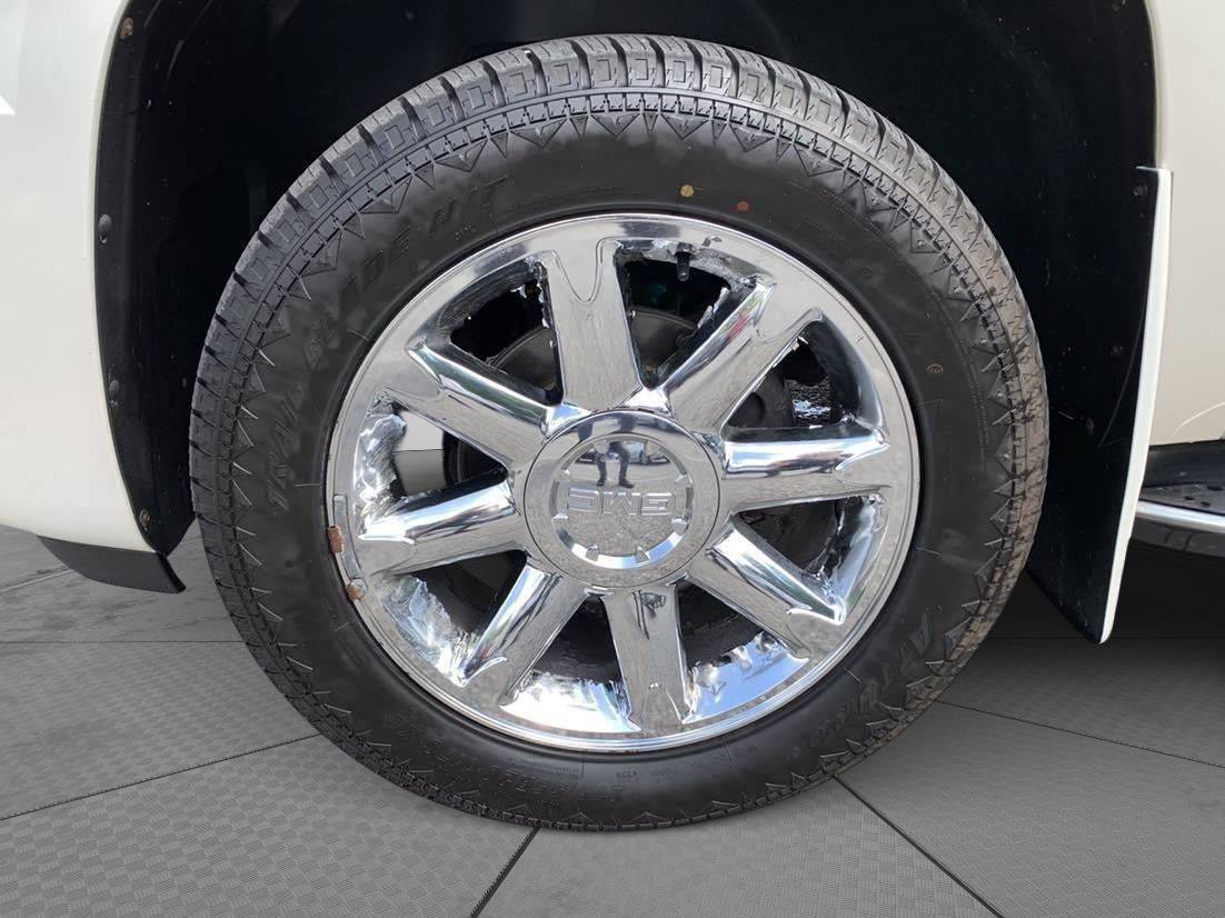 Used 2013 GMC Yukon Denali AWD/4WD image 9