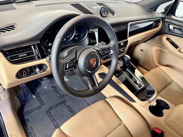 Used 2026 Porsche Macan AWD/4WD image 4