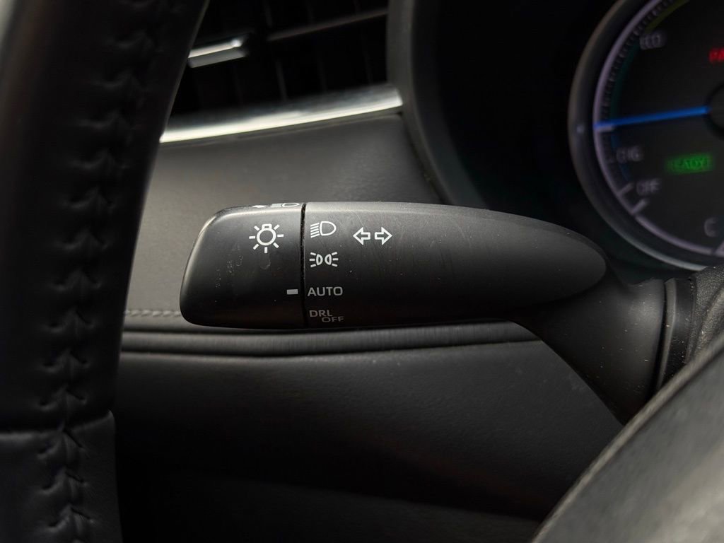 Used 2021 Toyota Venza LE image 25