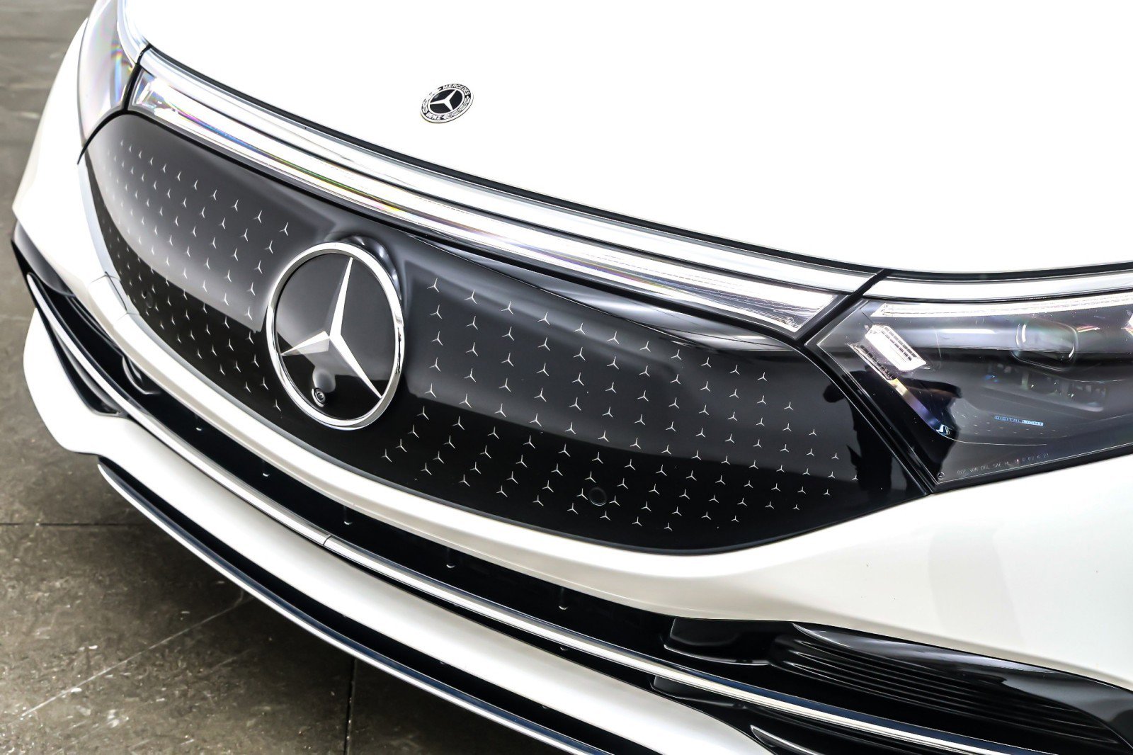 Used 2022 Mercedes-Benz EQS 450+ Sedan image 13