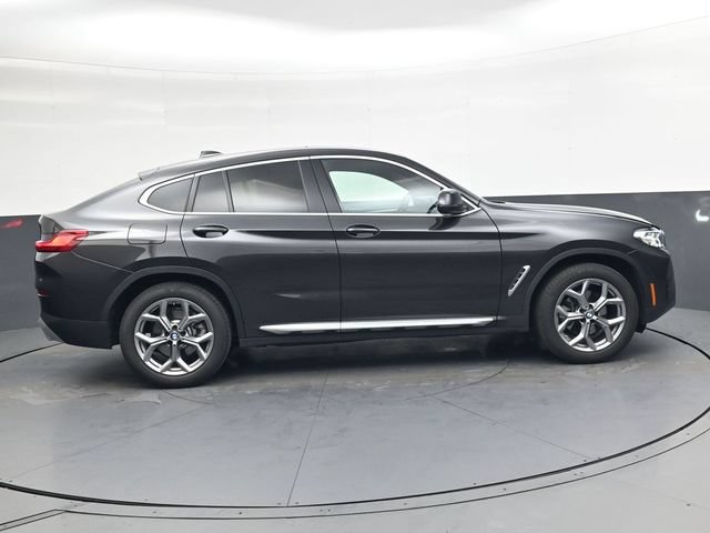 Used 2025 BMW X4 xDrive30i AWD/4WD image 3