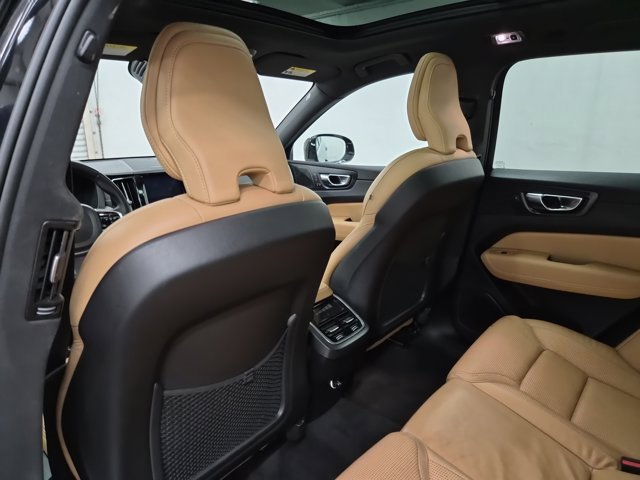 Used 2020 Volvo XC60 T6 Inscription w/ Protection Package Premier image 16