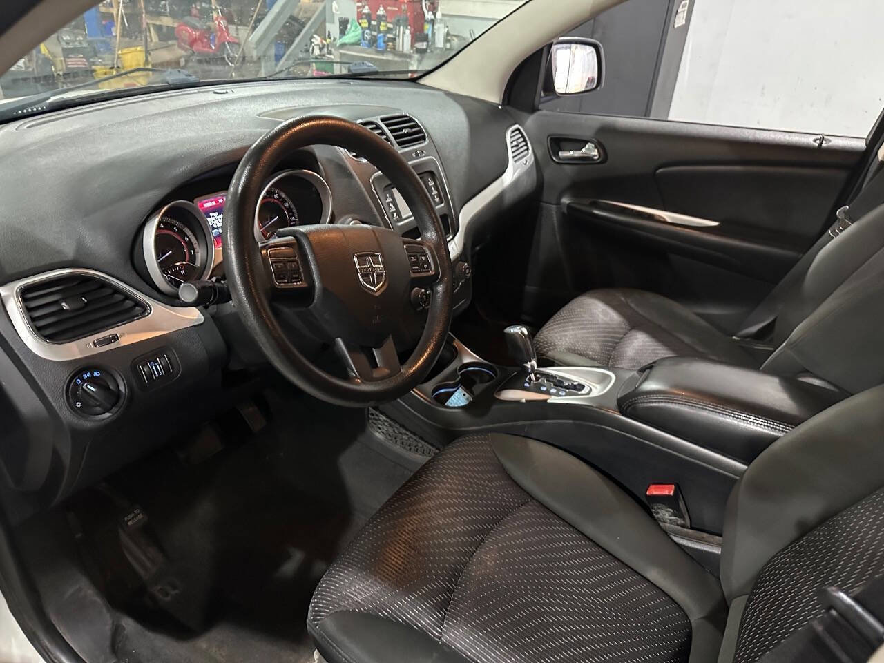 Used 2011 Dodge Journey Mainstreet w/ Comfort/Convenience Group image 11