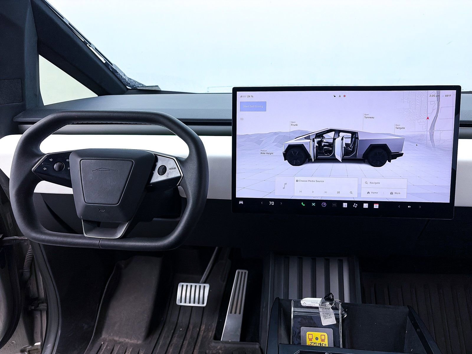 Used 2024 Tesla Cybertruck AWD Crew Cab image 5