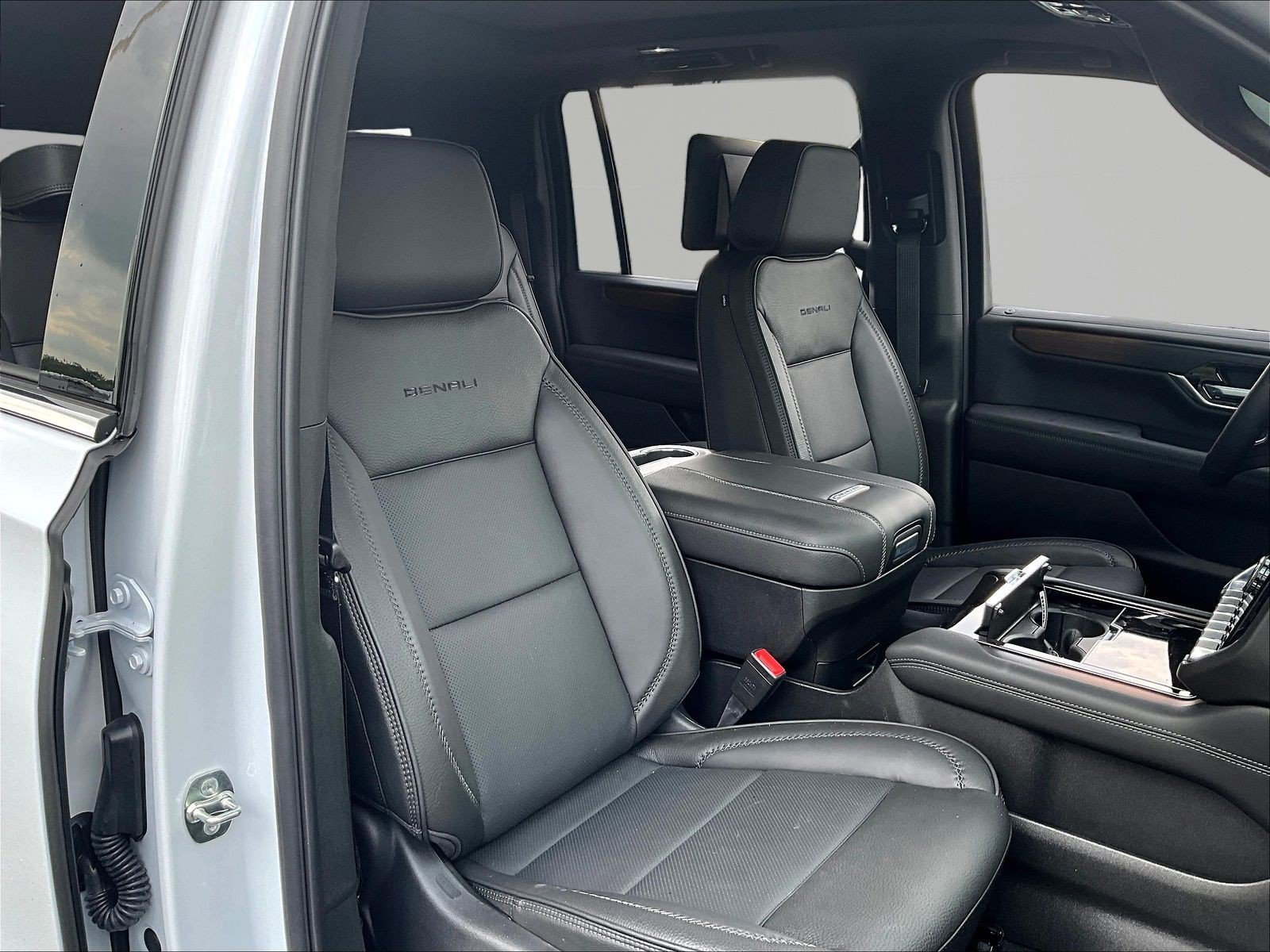 New 2026 GMC Yukon XL Denali w/ Denali Reserve Package AWD/4WD image 19