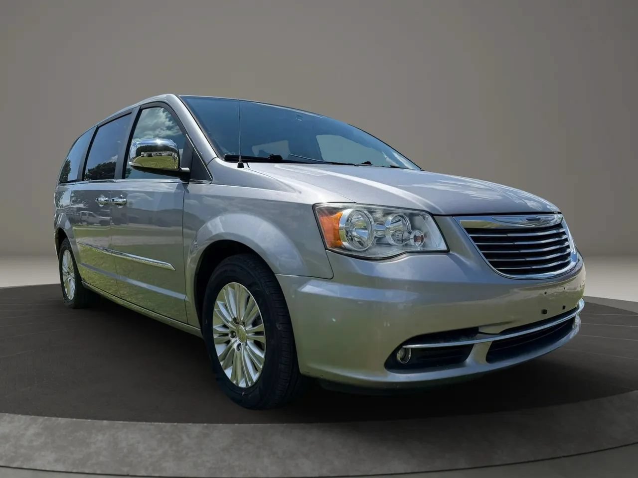 Used 2015 Chrysler Town & Country Limited FWD image 7