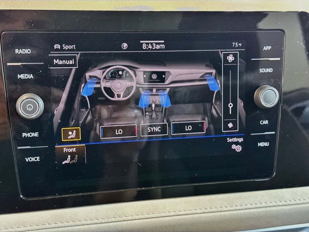 Certified 2025 Volkswagen Taos SE AWD/4WD image 17