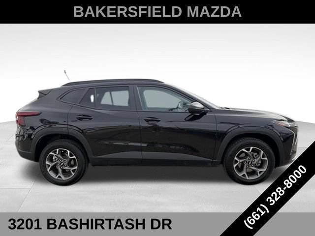 Used 2025 Chevrolet Trax LT FWD image 6