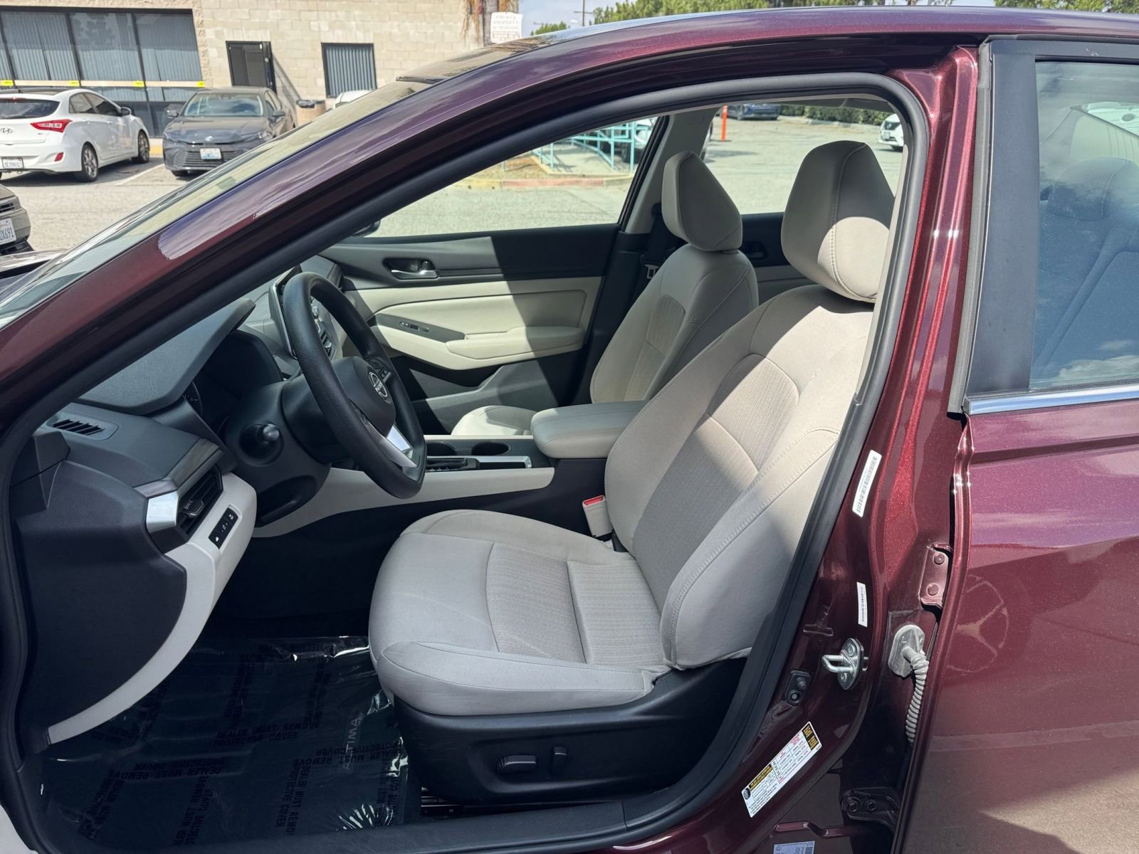 Used 2025 Nissan Altima 2.5 SV FWD image 28