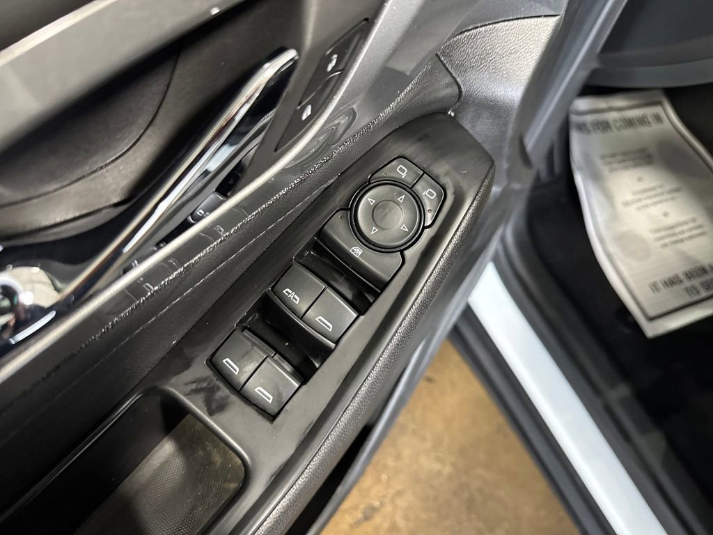 Used 2023 Chevrolet Traverse LT image 12