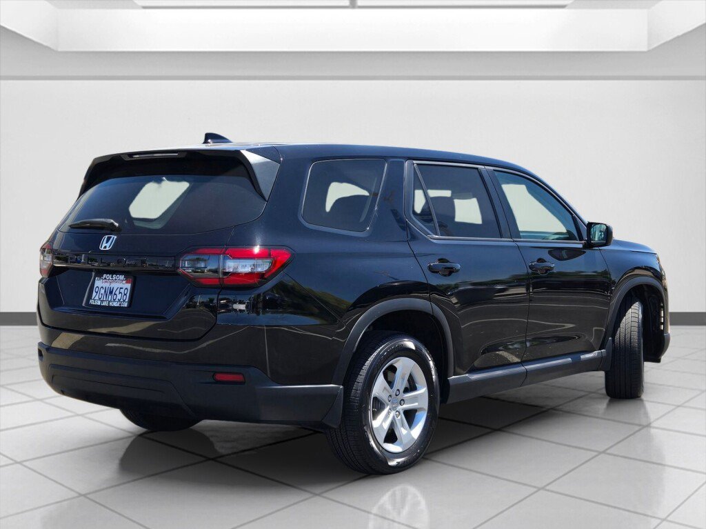 Used 2023 Honda Pilot LX image 5