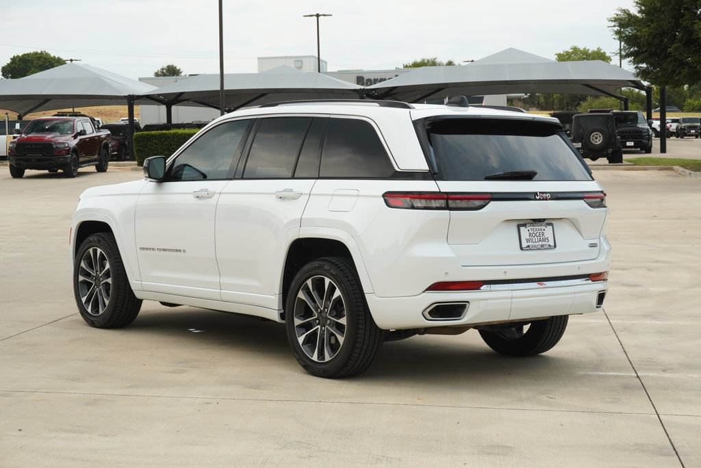 Used 2023 Jeep Grand Cherokee Overland RWD image 3