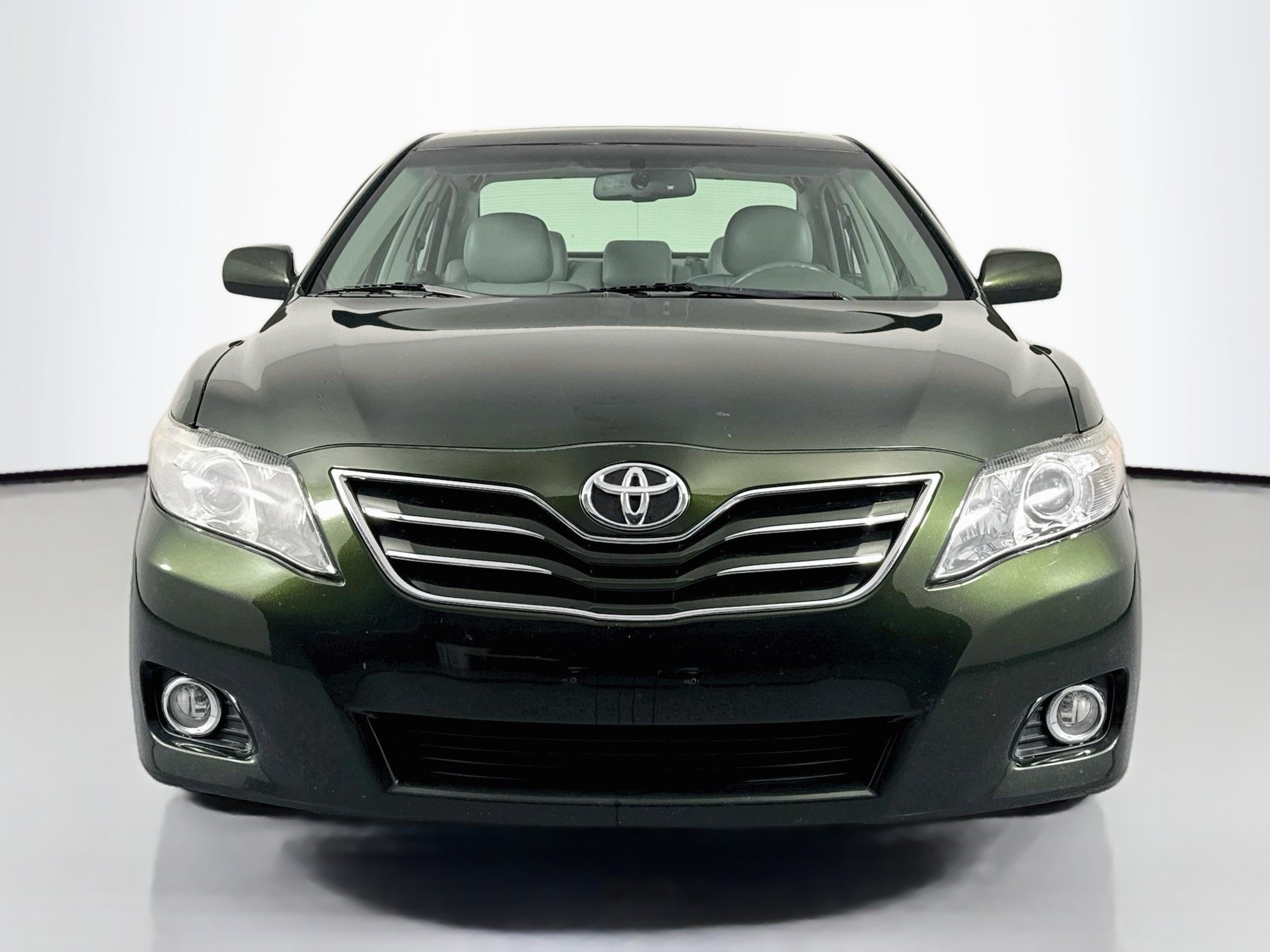 Used 2011 Toyota Camry XLE w/ XLE Extra-Value Pkg #2 FWD image 2