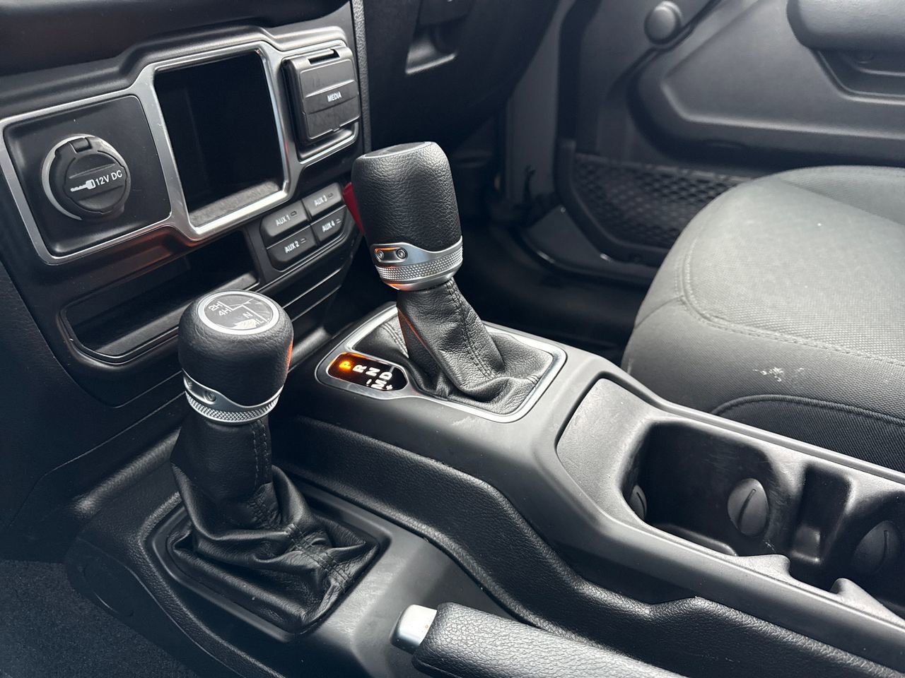 Used 2022 Jeep Gladiator Sport image 23