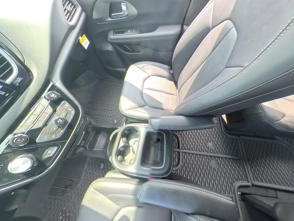 New 2025 Chrysler Voyager LX image 26