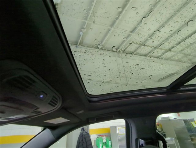 Used 2021 GMC Yukon XL Denali w/ Denali Premium Package image 18