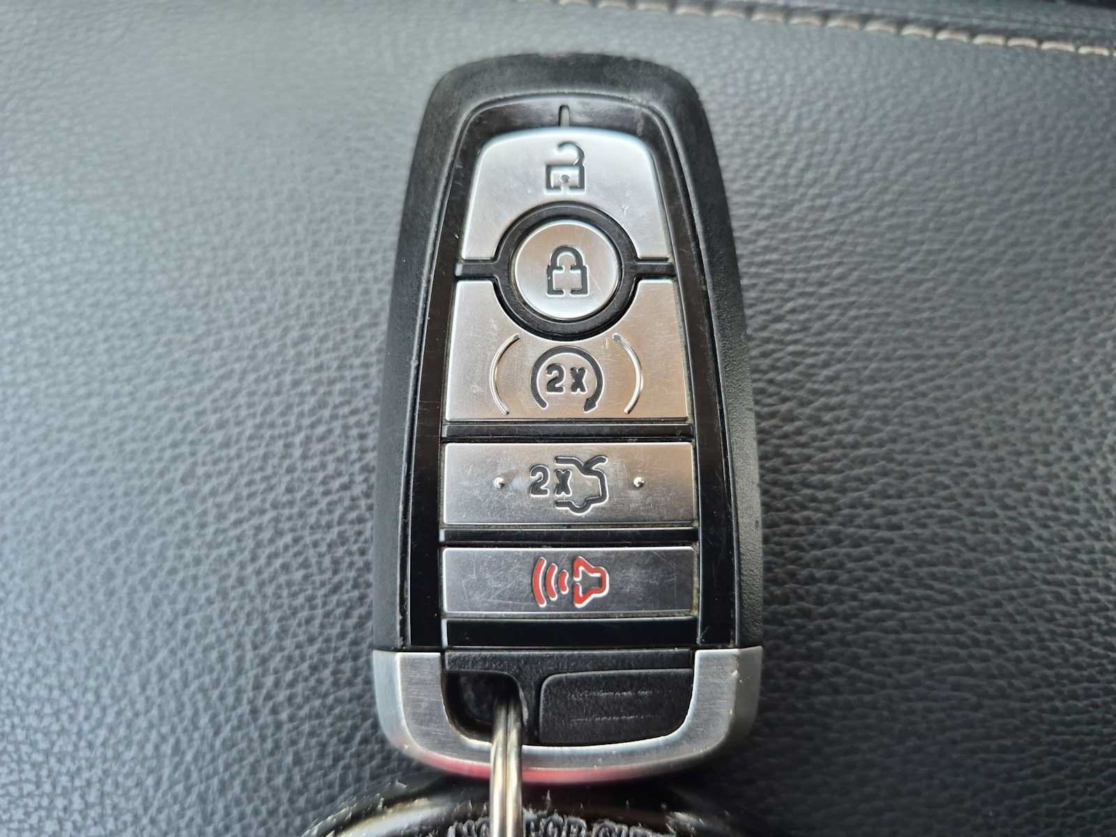Used 2018 Ford Fusion SE w/ Fusion SE Technology Package FWD image 33